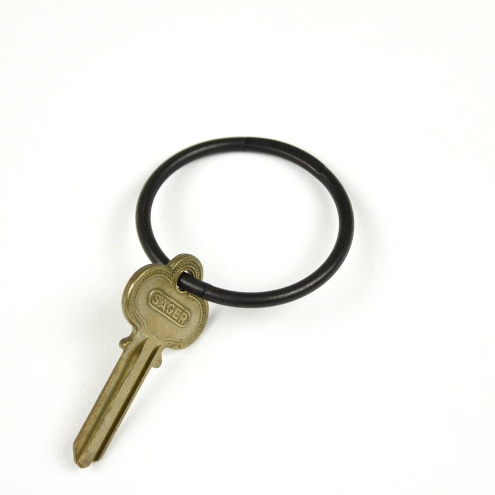 ROUND KEYRING 13329 BLK (円形キーリング)