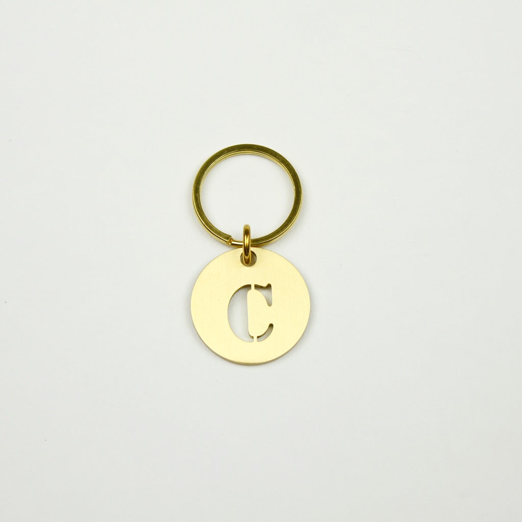 BRASS ALPHABET KEYRING 13927 GD (真鍮製アルファベットキーリング)