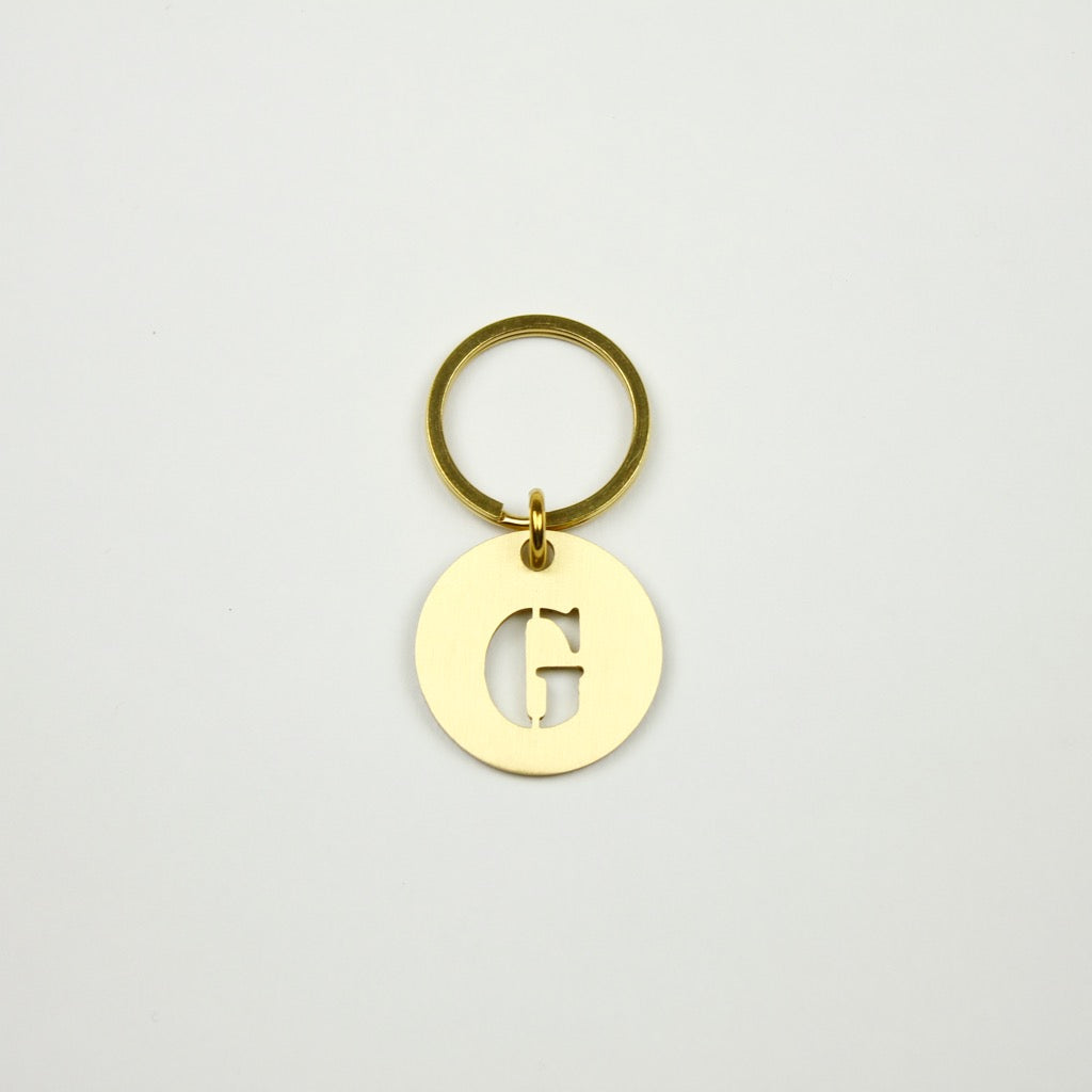 BRASS ALPHABET KEYRING 13927 GD (真鍮製アルファベットキーリング)