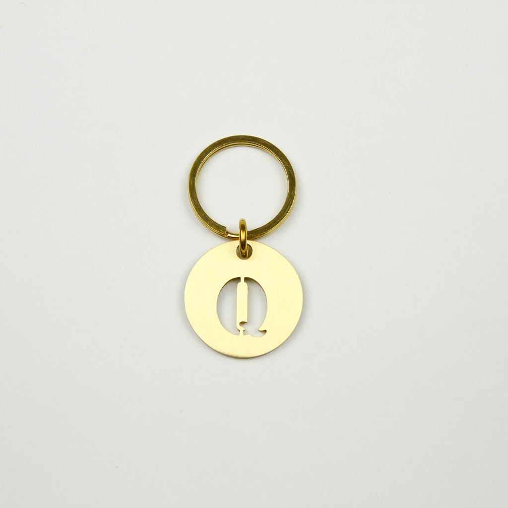 BRASS ALPHABET KEYRING 13927 GD (真鍮製アルファベットキーリング)