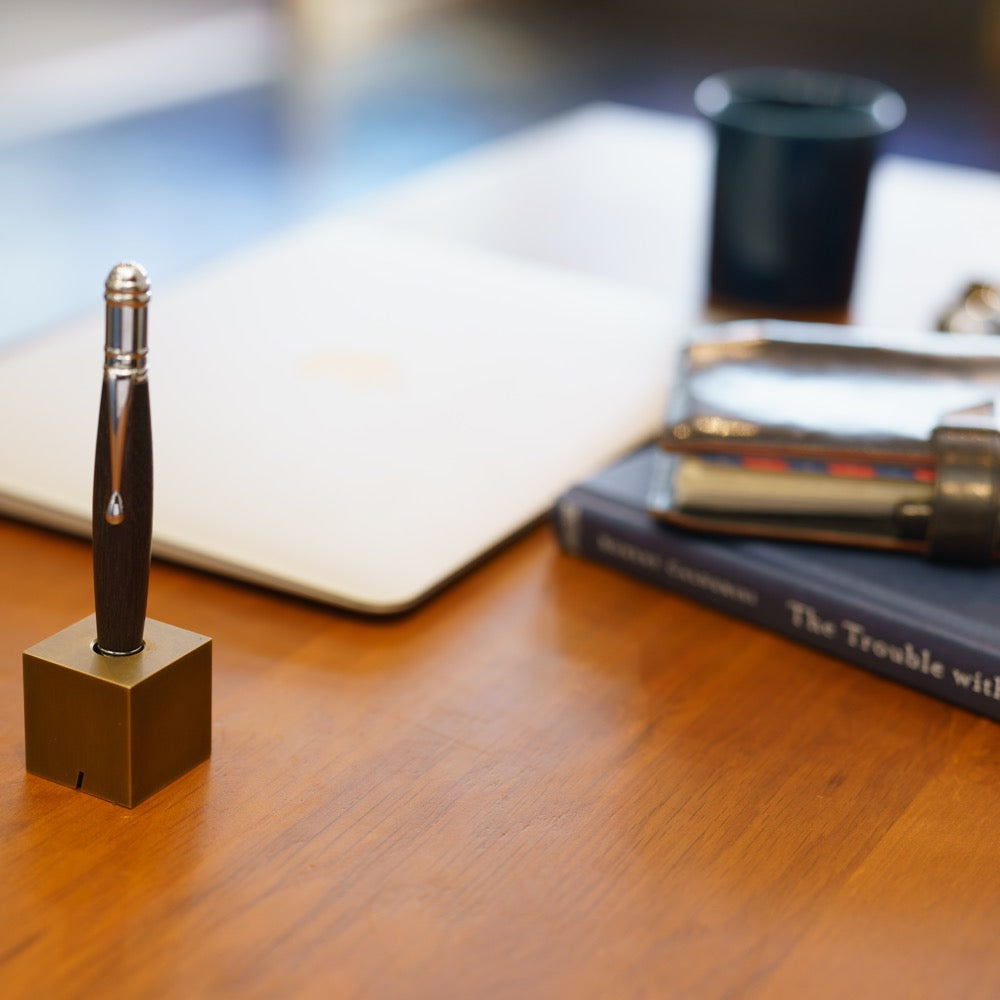 PEN &amp; CARD STAND 13901 MGD