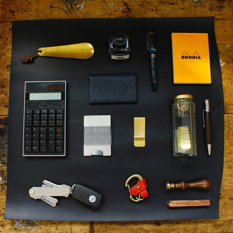 BRASS & LEATHER BOTTLE CHASING SHOEHORN 13303 (真鍮&革の靴べら)