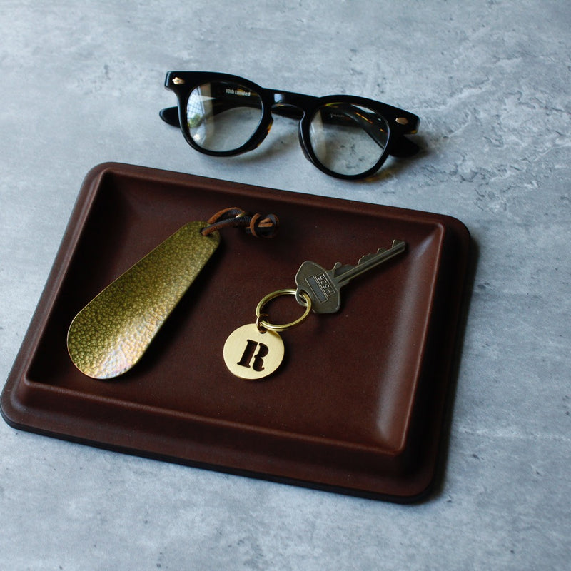 BRASS CHASING SHOEHORN (10cm) 14305 GD (真鍮打ち出し加工靴べら)