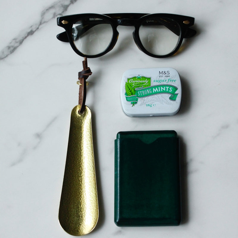 BRASS CHASING SHOEHORN(13cm) 14300 GD (真鍮打ち出し加工靴べら)