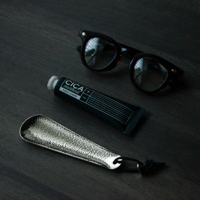 BRASS CHASING SHOEHORN(13cm) 14300 SV (真鍮打ち出し加工靴べら)