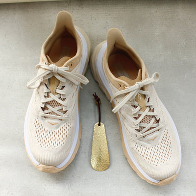 BRASS CHASING SHOEHORN (10cm) 14305 GD (真鍮打ち出し加工靴べら)