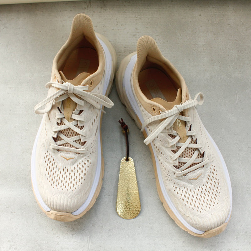 BRASS CHASING SHOEHORN (10cm) 14305 GD (真鍮打ち出し加工靴べら)