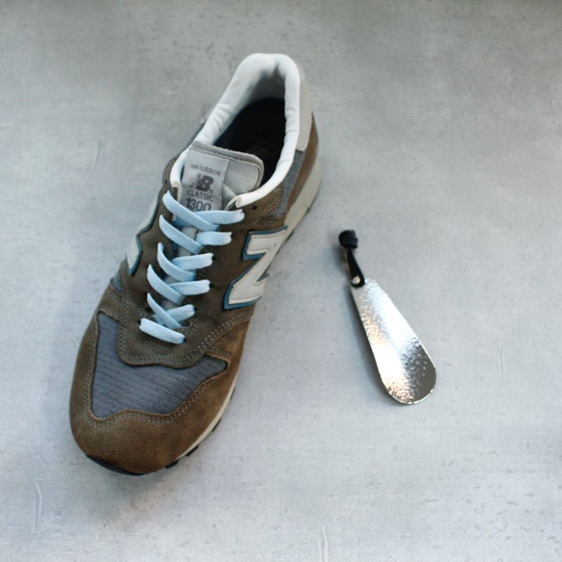 BRASS CHASING SHOEHORN (10cm) 14305 SV (真鍮打ち出し加工靴べら)