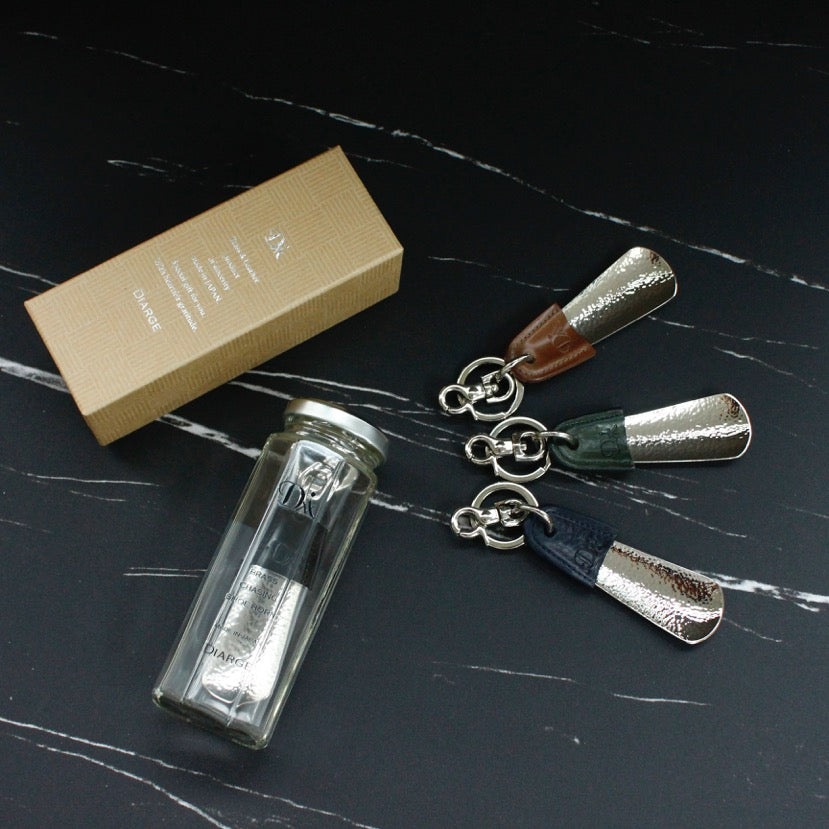 BRASS &amp; LEATHER BOTTLE CHASING SHOEHORN 13303