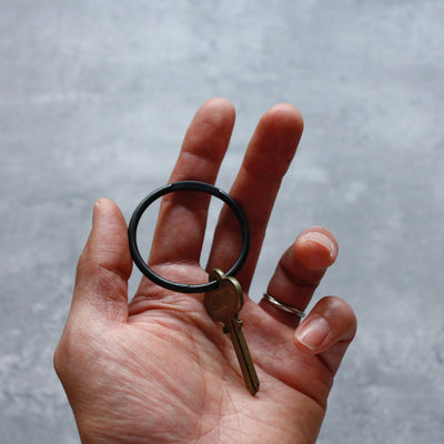 ROUND KEYRING 13329 BLK (円形キーリング)