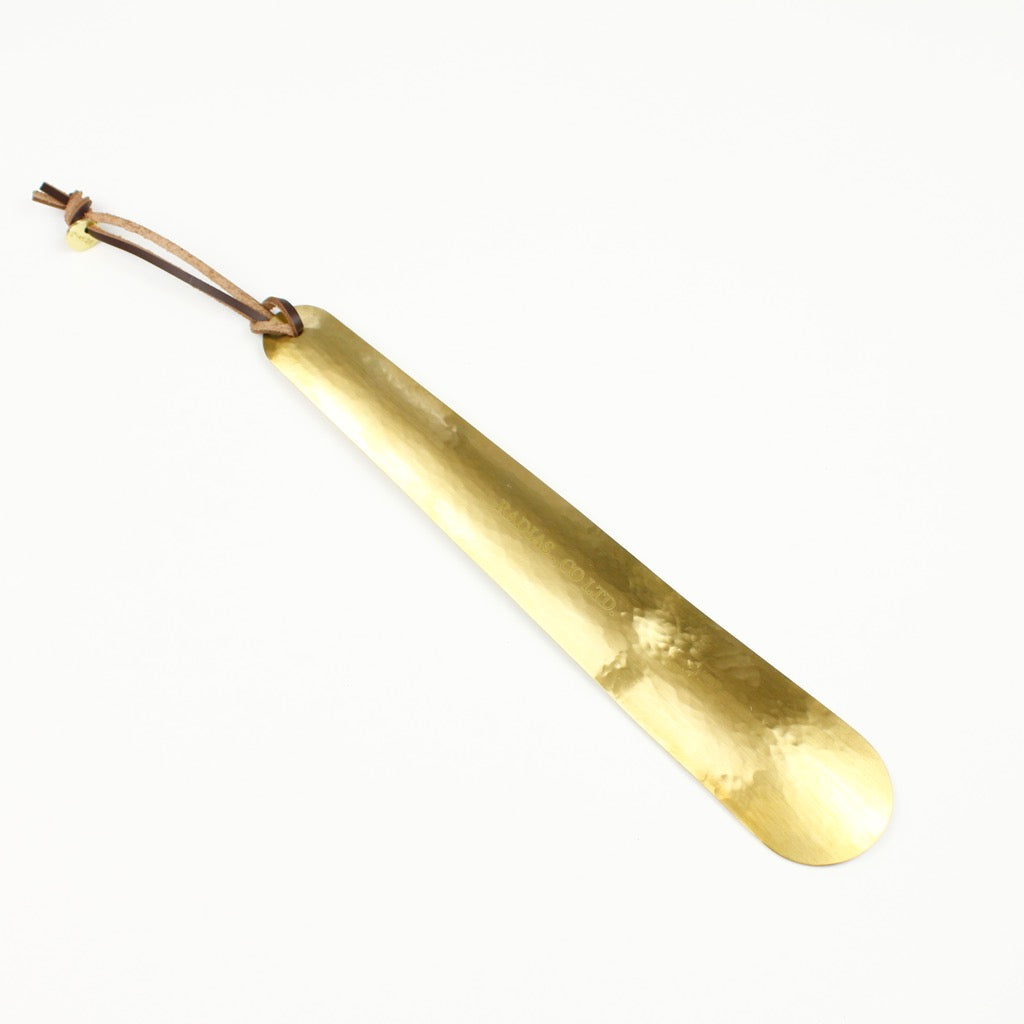 BRASS CHASING SHOEHORN(25cm) 14302 GD (真鍮打ち出し加工靴べら)