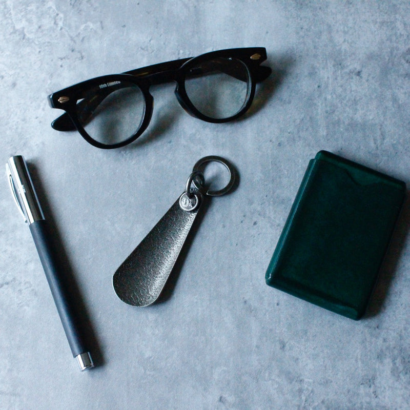 BRASS CAMO SHOEHORN(pockettable) 14304 GD (真鍮カモフラージュ柄靴べら)