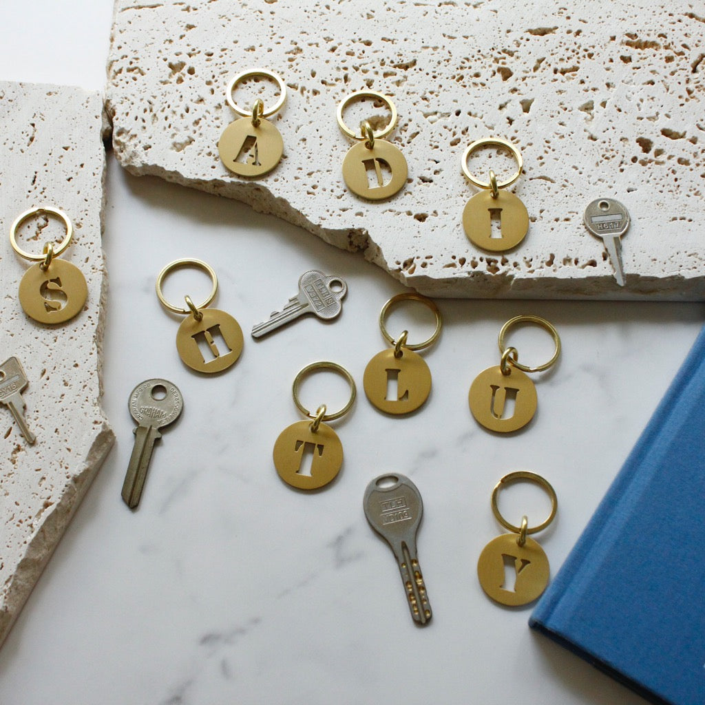 BRASS ALPHABET KEYRING 13927 GD (真鍮製アルファベットキーリング