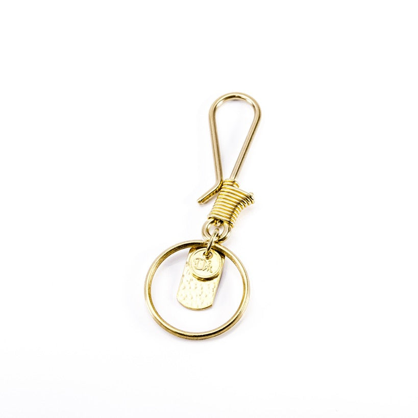 HOOK CHASING PLATE KEYRING 13316 GD (フック打ち出しプレートキーリング)