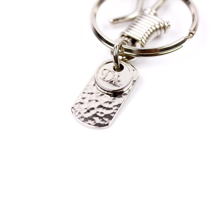 HOOK CHASING PLATE KEYRING 13316 SV (フック打ち出しプレートキーリング)