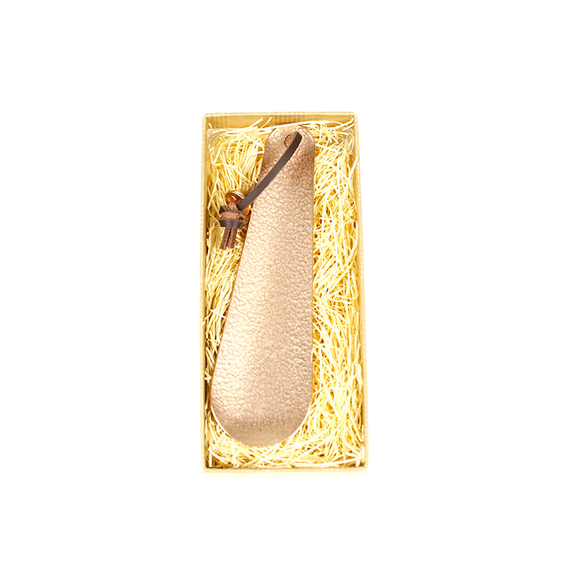 BRASS CHASING SHOEHORN(13cm) 14300 PGD (真鍮打ち出し加工靴べら)