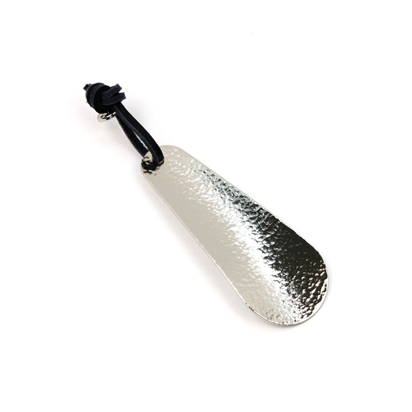 BRASS CHASING SHOEHORN (10cm) 14305 SV (真鍮打ち出し加工靴べら)
