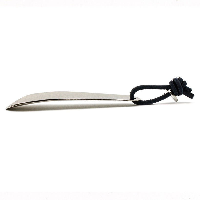 BRASS CHASING SHOEHORN (10cm) 14305 SV (真鍮打ち出し加工靴べら)