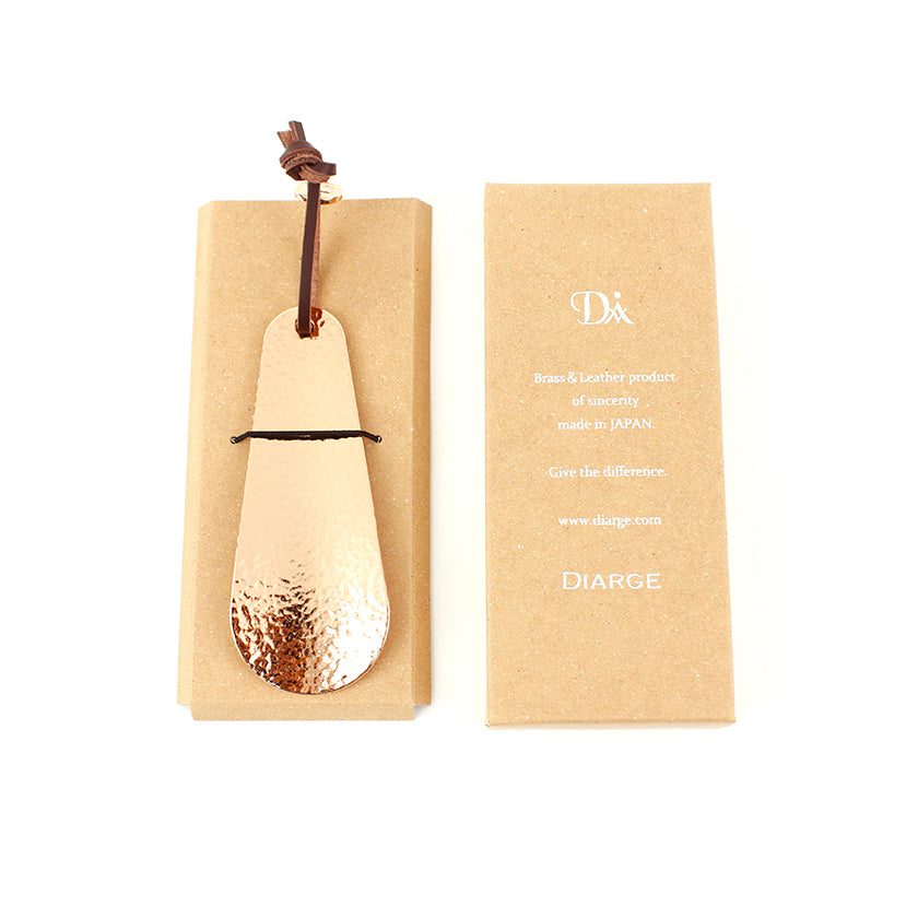 BRASS CHASING SHOEHORN (10cm) 14305 PGD (真鍮打ち出し加工靴べら)